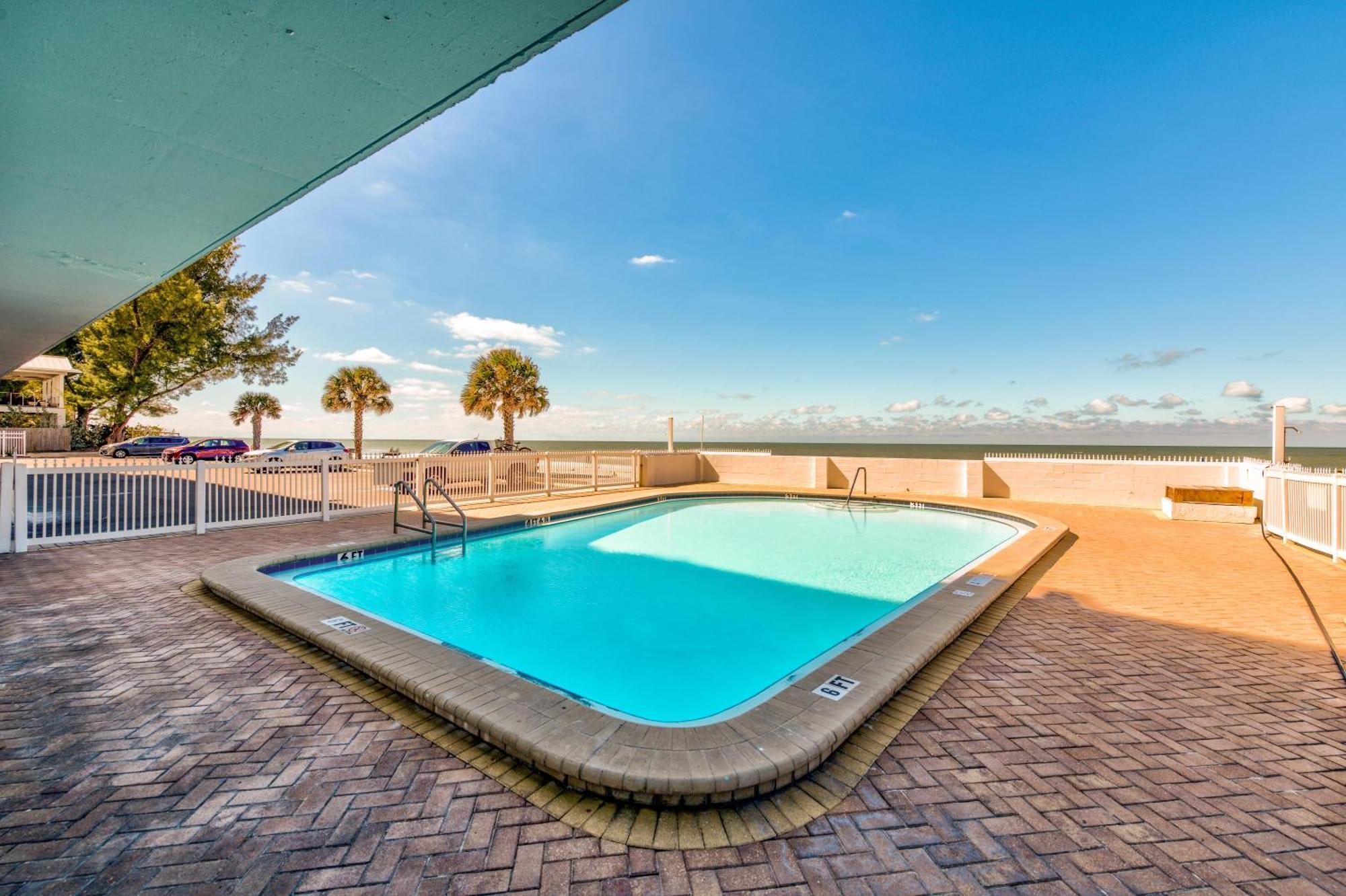 Sunset Chateau 409 St. Pete Beach Extérieur photo